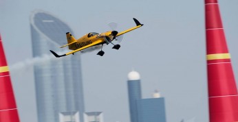 Red Bull Air Race: Nicolas Ivanoff wygrał podniebne zmagania w Abu...